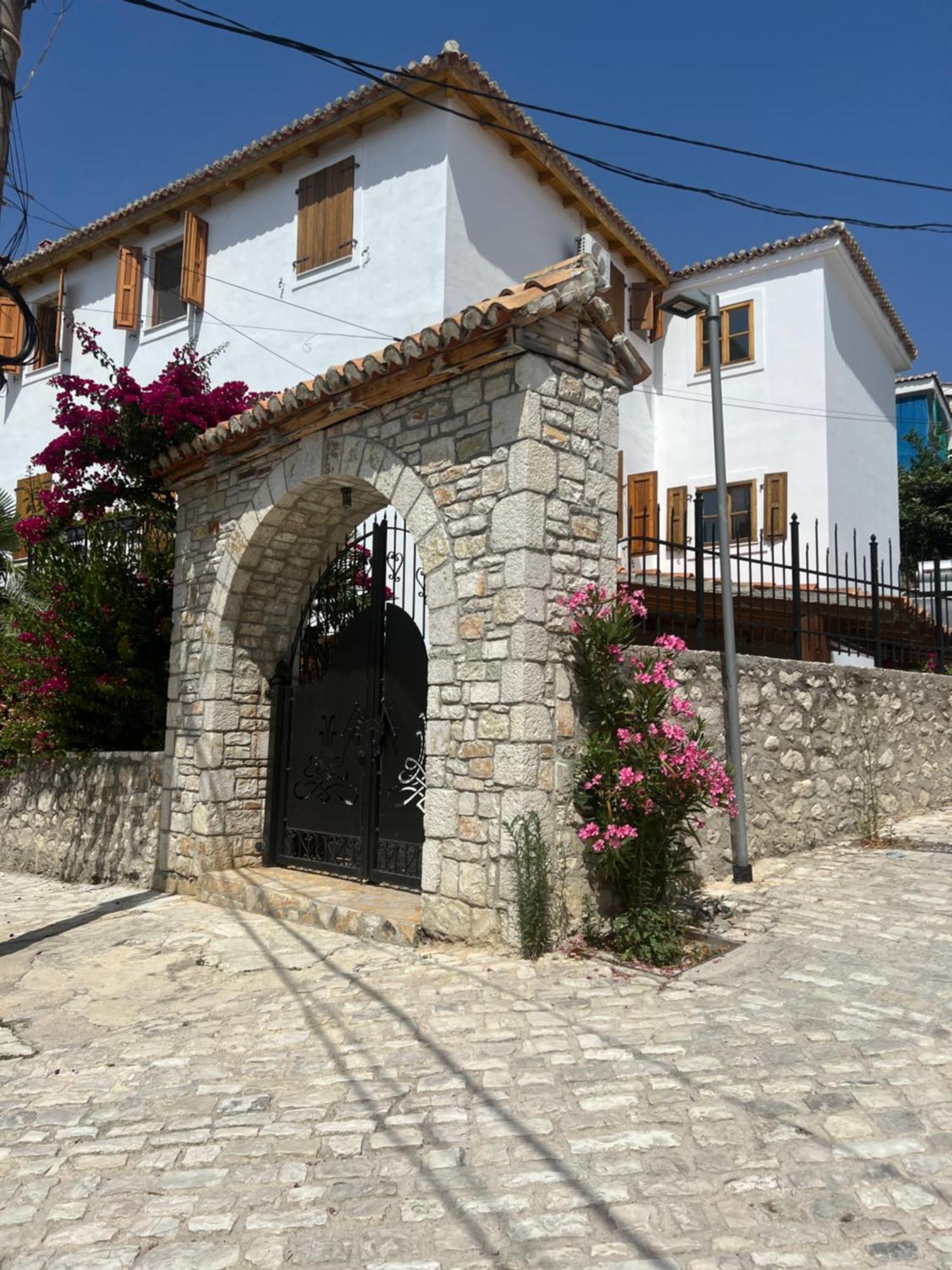 Old Town Hotel Dhermi Luaran gambar